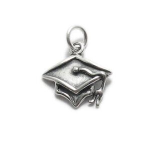 GRADUATION CAP WITH TASSEL CHARM. STERLING SILVER